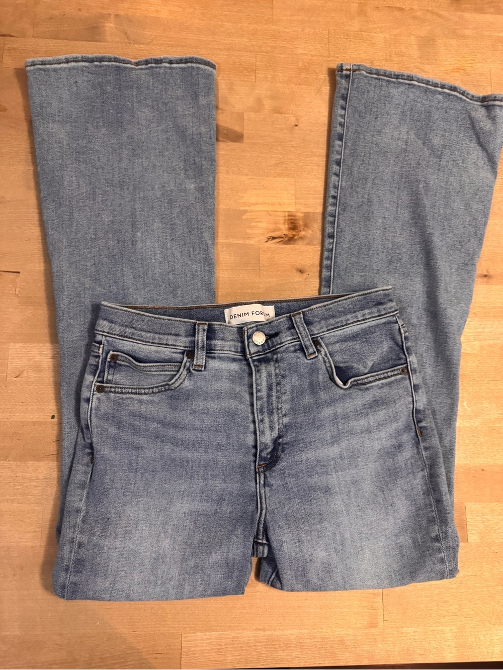 Aritzia Denim Forum The Donna mid Rise Flare Jeans Light Wash Size 30L Sz 29 - Picture 3 of 15